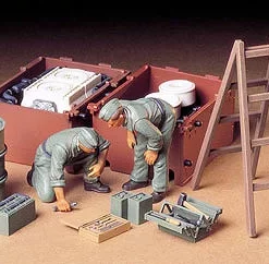 Tamiya German Engine Maintenance Crew