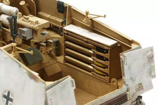 Tamiya 1/35 Nashorn 3 Tamiya 1/35 Nashorn - Image 3