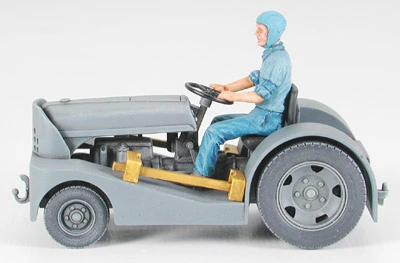 Tamiya Vought F4U-1D Corsair With Moto Tug 5 Tamiya Vought F4U-1D Corsair With Moto Tug - Image 5